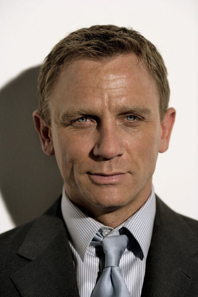 actor headshot of Daniel Craig