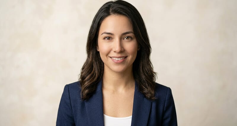 What to Wear for Professional Headshots (Female): Outfit Formulas That Always Work