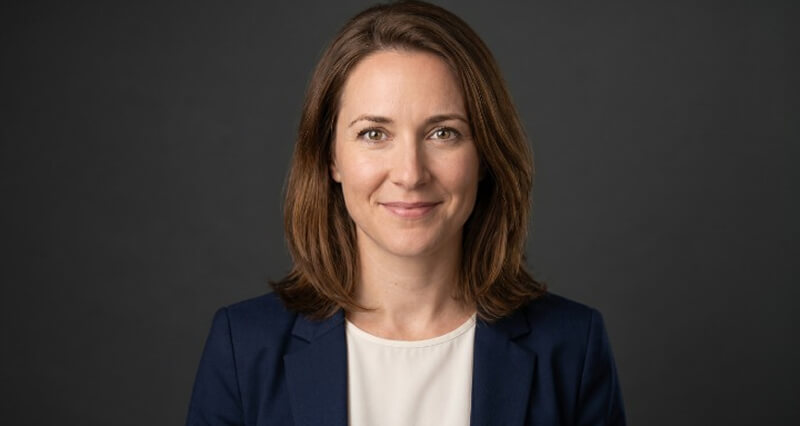 My Headshot Looks Nothing Like Me: How to Tell a Photographer or AI to Fix It
